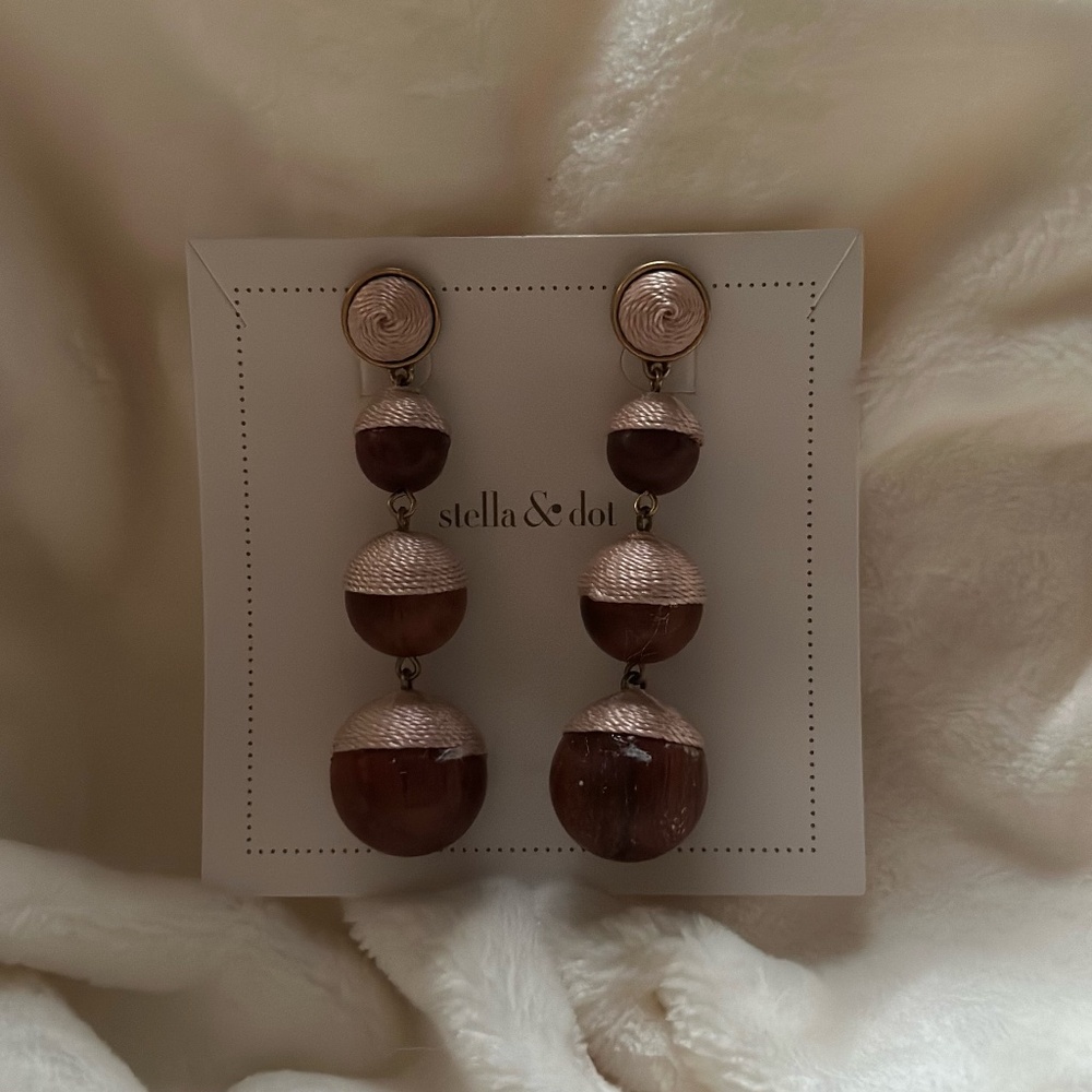 Pink & brown round dangling earring